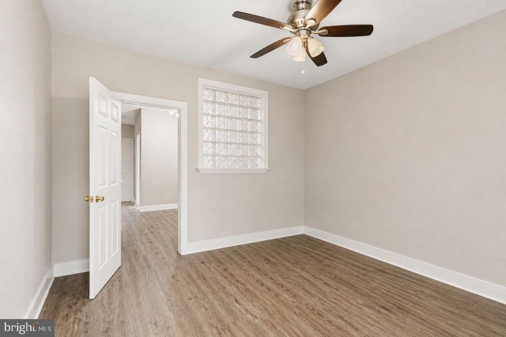 Image 14 of property listing at 502 S EAST AVE, Baltimore, MD 21224