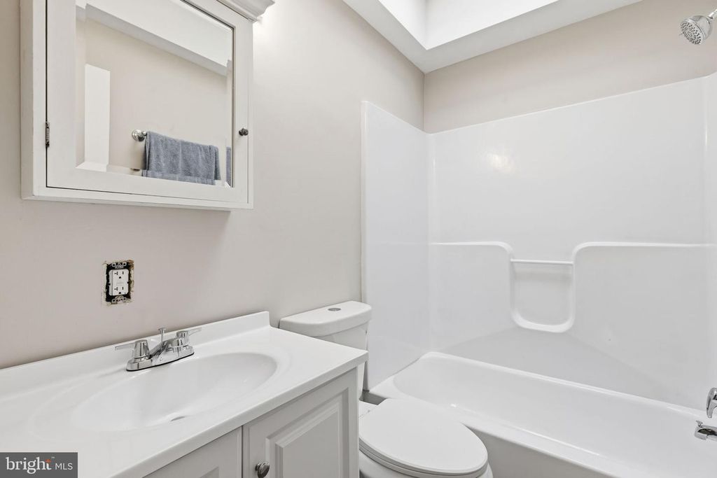 Image 15 of property listing at 502 S EAST AVE, Baltimore, MD 21224