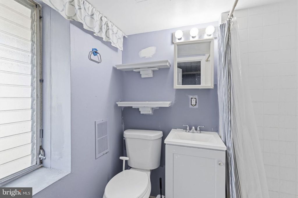 Image 19 of property listing at 502 S EAST AVE, Baltimore, MD 21224