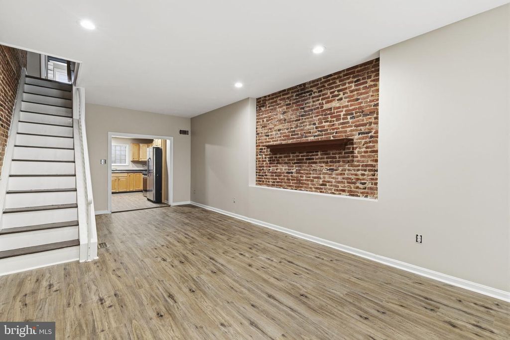 Image 2 of property listing at 502 S EAST AVE, Baltimore, MD 21224