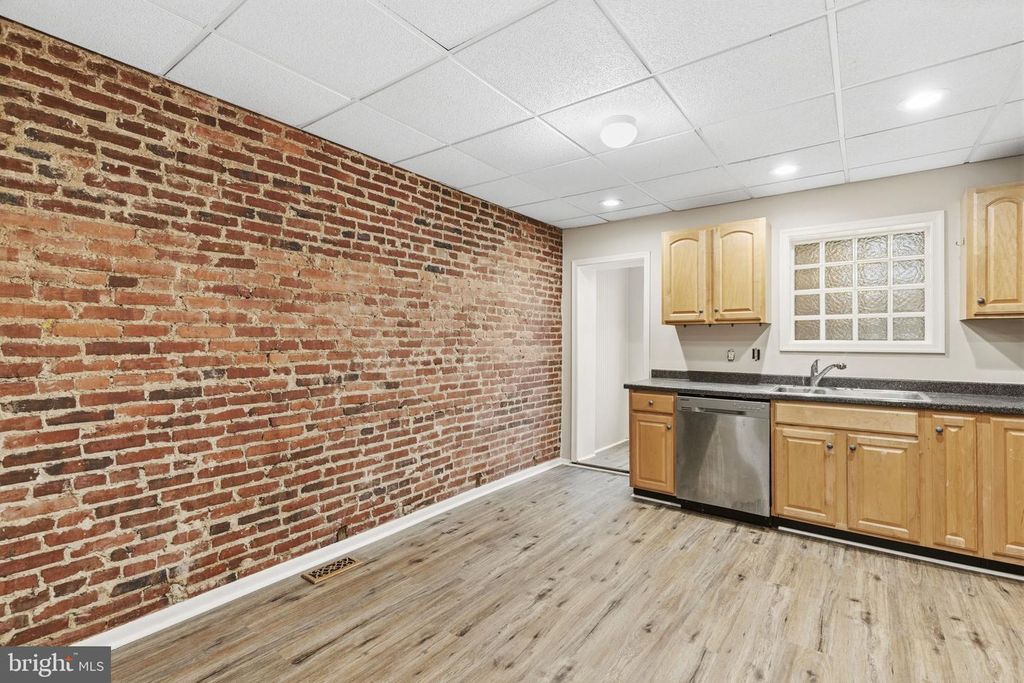 Image 6 of property listing at 502 S EAST AVE, Baltimore, MD 21224