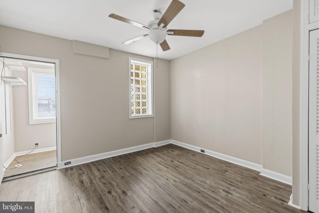 Image 8 of property listing at 502 S EAST AVE, Baltimore, MD 21224