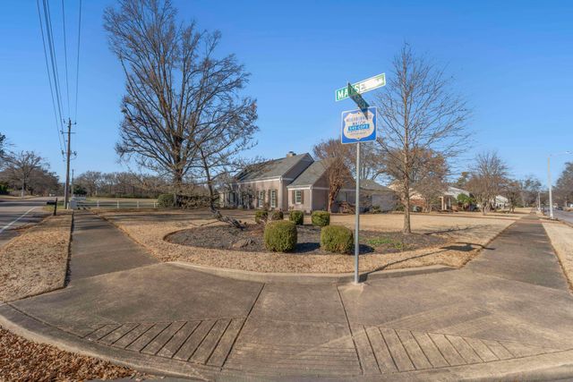 6626 MASSEY LN, Memphis, TN 38120