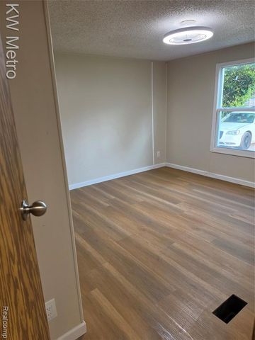 3520 Hogarth Avenue, Flint, MI 48532