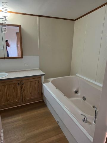 3520 Hogarth Avenue, Flint, MI 48532