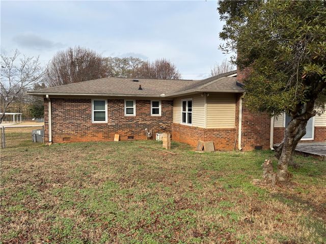 730 Tanglewood Drive, Seneca, SC 29672