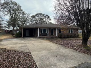 730 Tanglewood Drive, Seneca, SC 29672