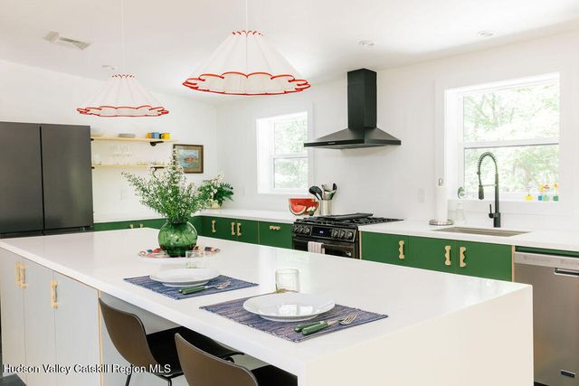 1 Van Buren Drive, Hillsdale, NY 12529