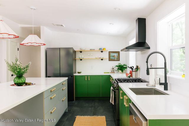 1 Van Buren Drive, Hillsdale, NY 12529