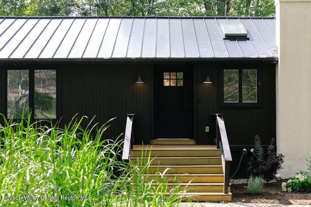 1 Van Buren Drive, Hillsdale, NY 12529