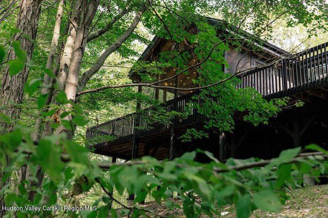 1 Van Buren Drive, Hillsdale, NY 12529