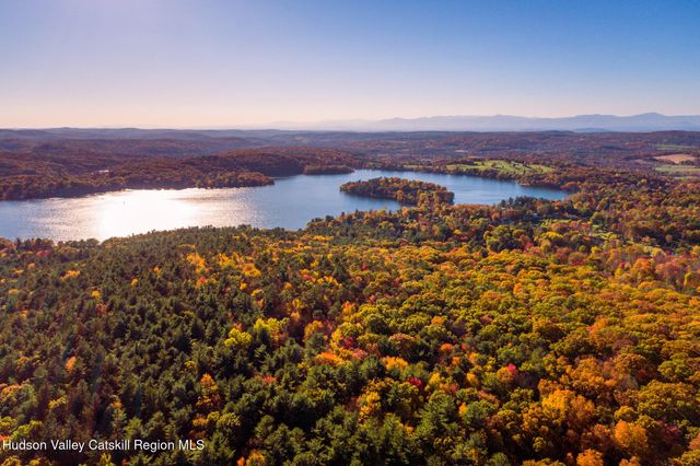 1 Van Buren Drive, Hillsdale, NY 12529