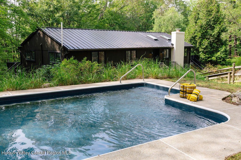 1 Van Buren Drive, Hillsdale, NY 12529