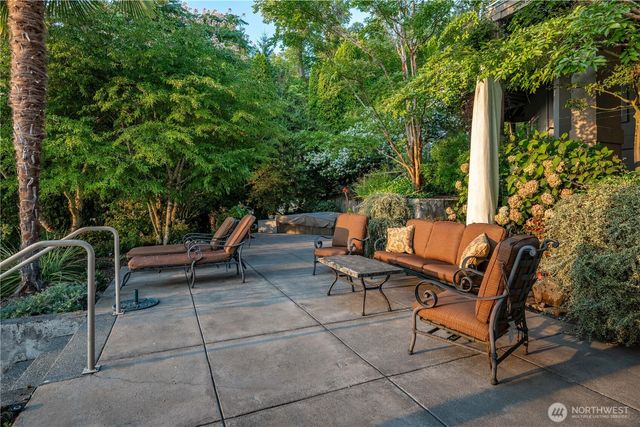 7439 W Mercer Way, Mercer Island, WA 98040