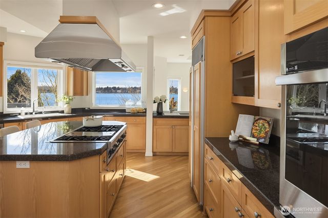 7439 W Mercer Way, Mercer Island, WA 98040
