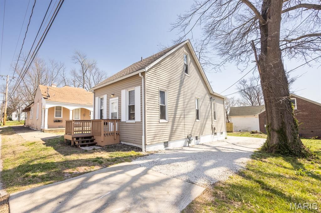506 E McKinley Street, Belleville, IL 62220