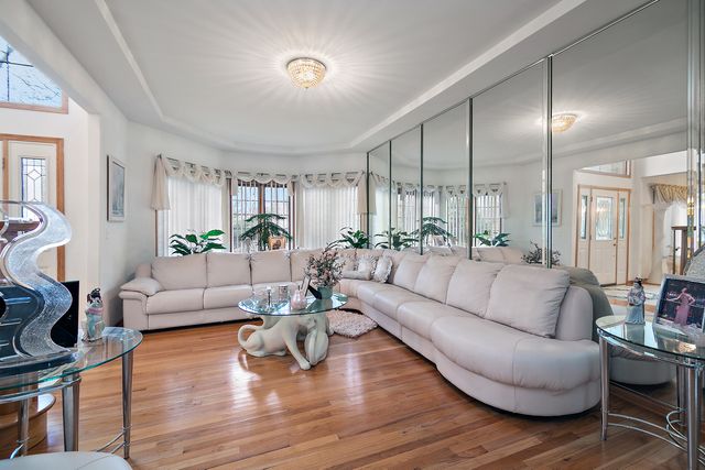 321 Royal Oak Drive, Steger, IL 60475