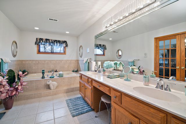 321 Royal Oak Drive, Steger, IL 60475