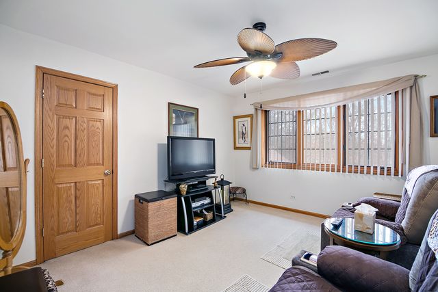 321 Royal Oak Drive, Steger, IL 60475