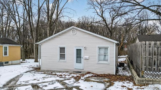 1511 Laurel Street, Highland, IL 62249