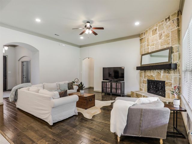 101 Sandlin Court, Springtown, TX 76082