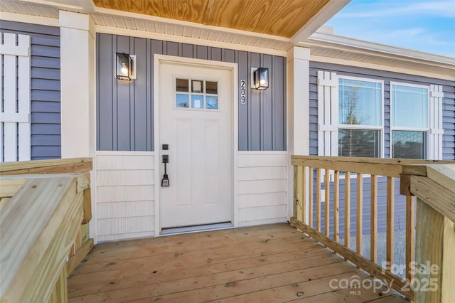 209 Walnut Branch Road, Weaverville, NC 28787