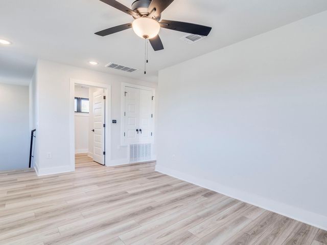 206 E Wonsley DR A, Austin, TX 78753