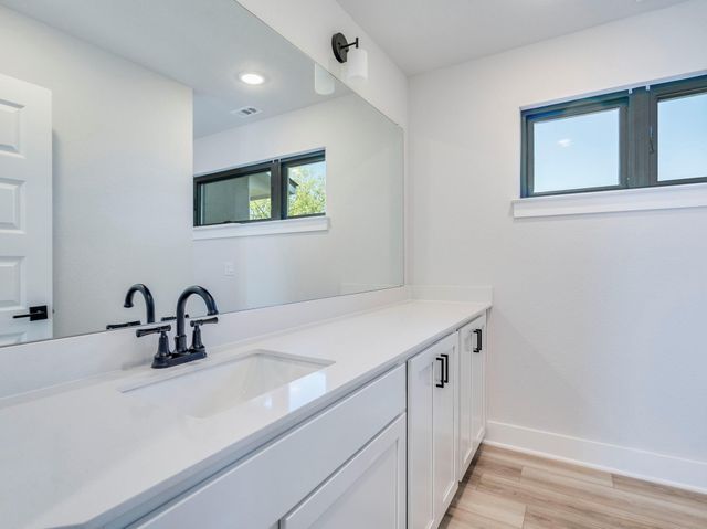 206 E Wonsley DR A, Austin, TX 78753