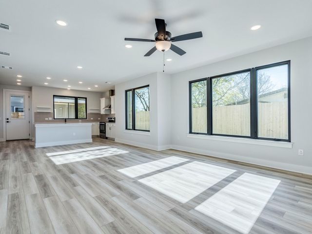 206 E Wonsley DR A, Austin, TX 78753