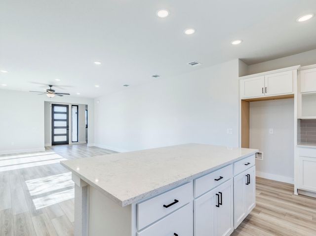 206 E Wonsley DR A, Austin, TX 78753