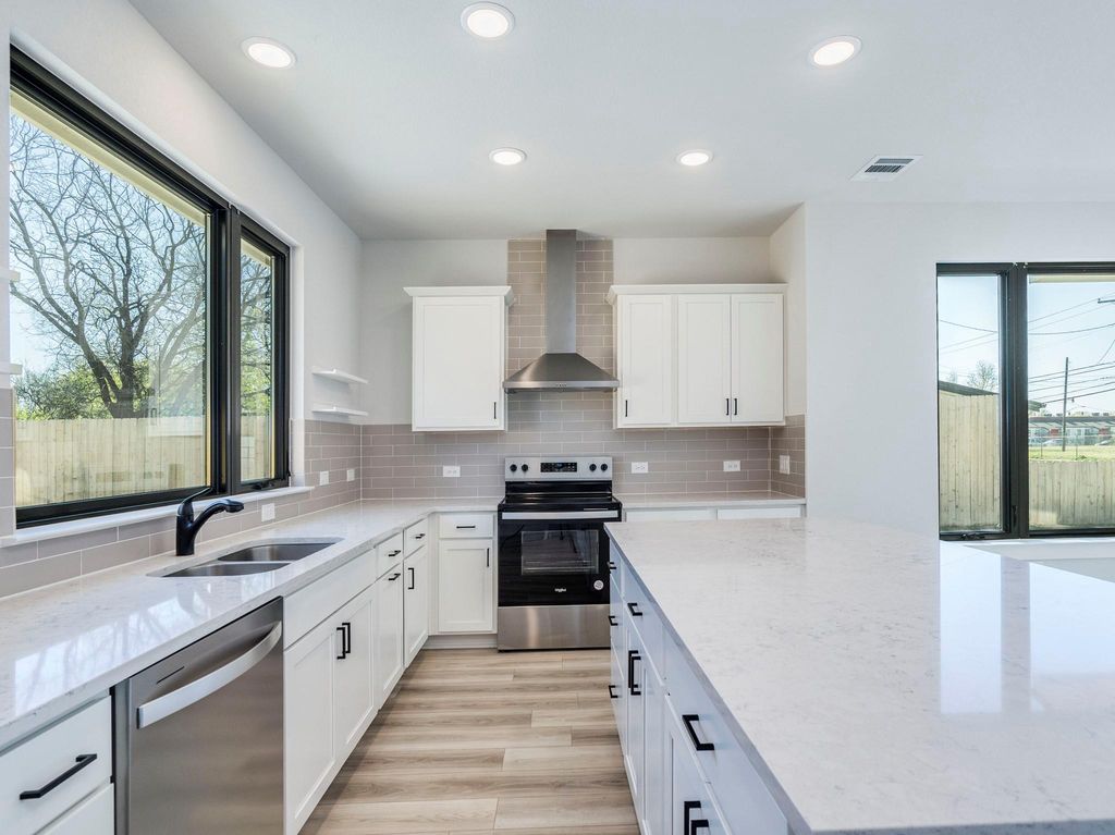 206 E Wonsley DR A, Austin, TX 78753