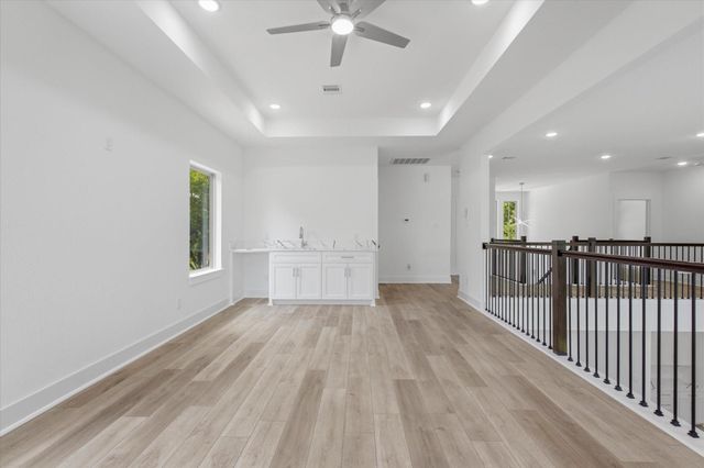 707 S Iowa Street, La Porte, TX 77571