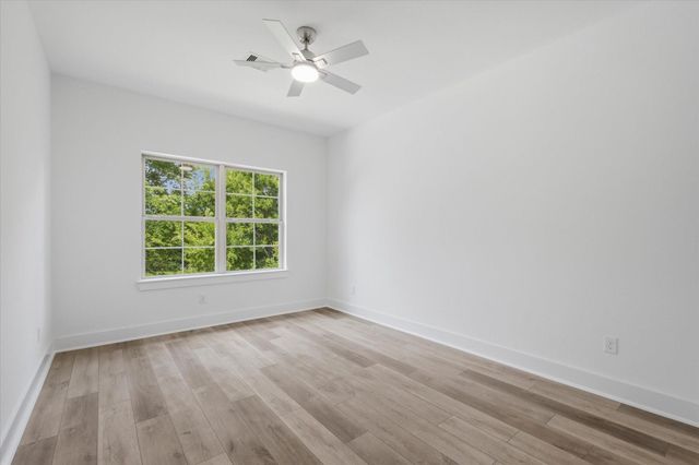 707 S Iowa Street, La Porte, TX 77571