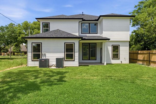 707 S Iowa Street, La Porte, TX 77571