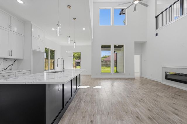 707 S Iowa Street, La Porte, TX 77571