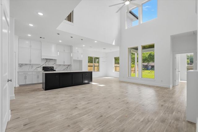 707 S Iowa Street, La Porte, TX 77571