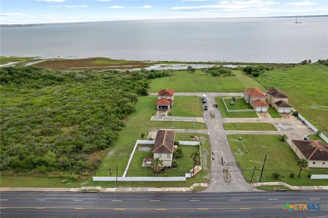 4 Lavaca Bay Place, Port Lavaca, TX 77979