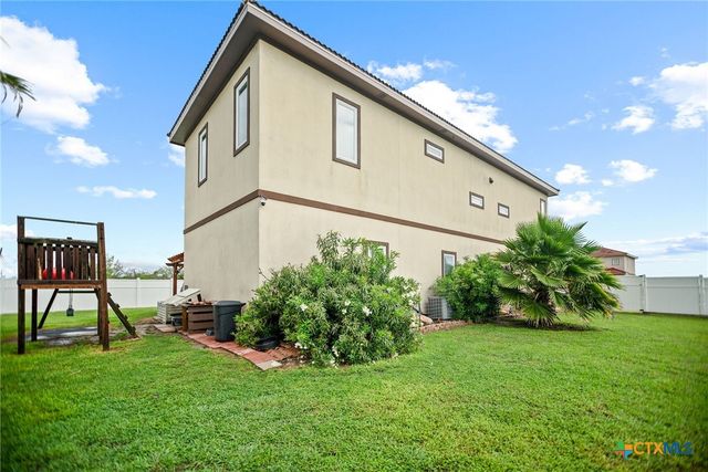 4 Lavaca Bay Place, Port Lavaca, TX 77979