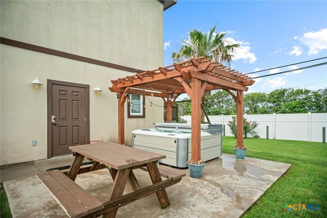4 Lavaca Bay Place, Port Lavaca, TX 77979