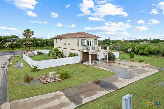 4 Lavaca Bay Place, Port Lavaca, TX 77979