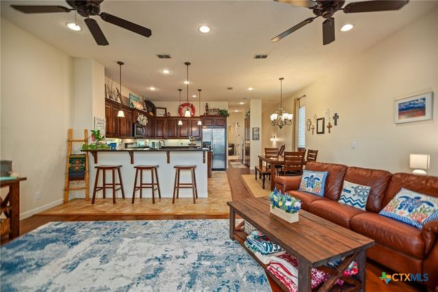 4 Lavaca Bay Place, Port Lavaca, TX 77979