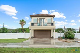 4 Lavaca Bay Place, Port Lavaca, TX 77979