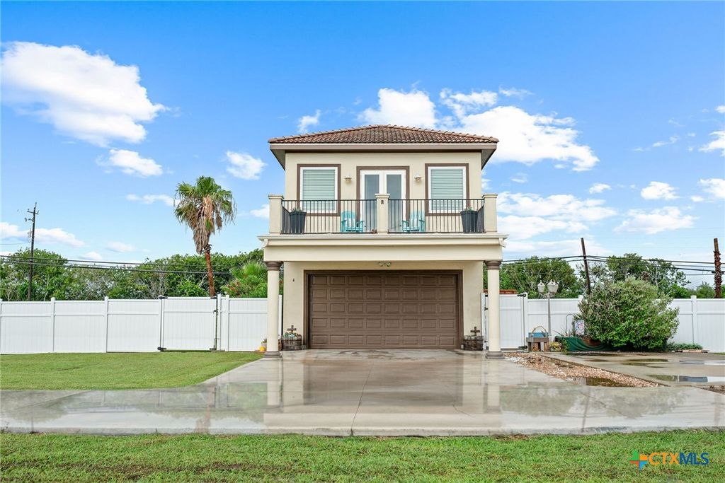 4 Lavaca Bay Place, Port Lavaca, TX 77979