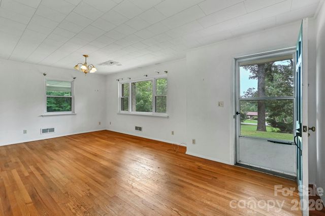 720 Mergans Lane, Hendersonville, NC 28791