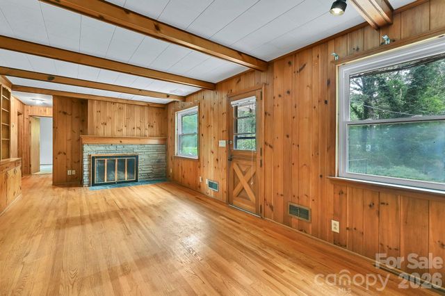 720 Mergans Lane, Hendersonville, NC 28791