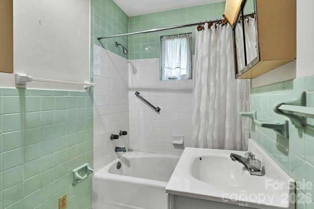 720 Mergans Lane, Hendersonville, NC 28791