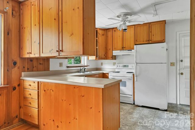 720 Mergans Lane, Hendersonville, NC 28791