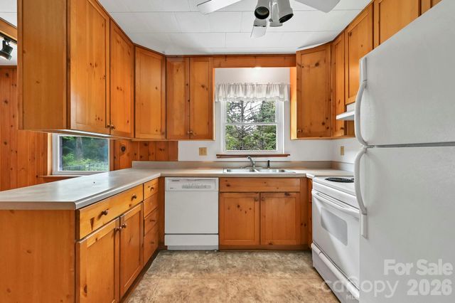 720 Mergans Lane, Hendersonville, NC 28791