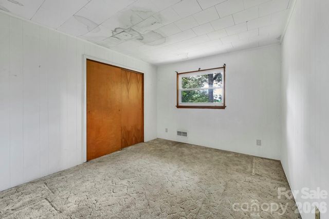 720 Mergans Lane, Hendersonville, NC 28791