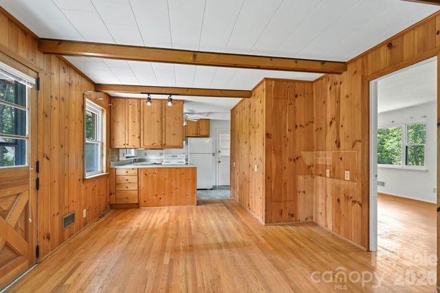 720 Mergans Lane, Hendersonville, NC 28791
